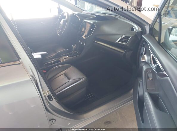 4S3GTAT65H3711683 2017 SUBARU IMPREZA Silver Vista interior delantera