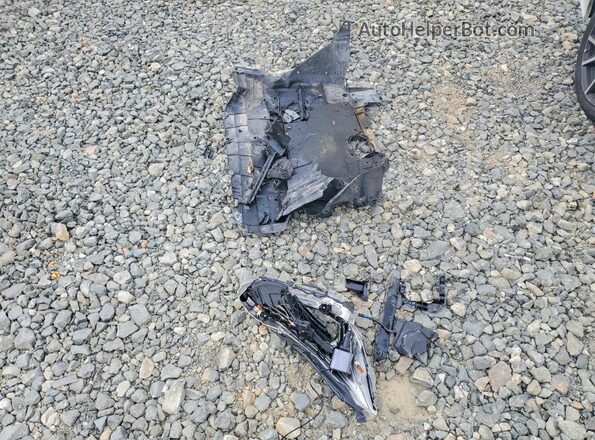 4S3GTAU65H3753107 2017 SUBARU IMPREZA White Engine compartment view