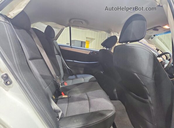 4S4BSABC1K3293596 2019 SUBARU OUTBACK White Widok wnętrza z tyłu
