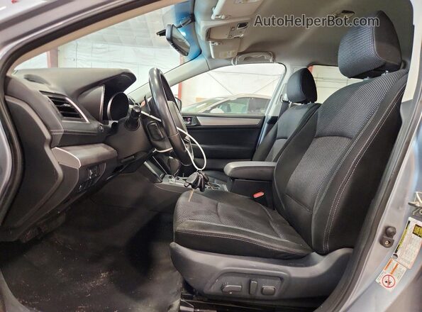 4S4BSACC5J3233785 2018 SUBARU OUTBACK Серебряный Вид салона спереди