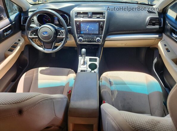 4S4BSADC8J3202870 2018 SUBARU OUTBACK Синий Вид панели приборов