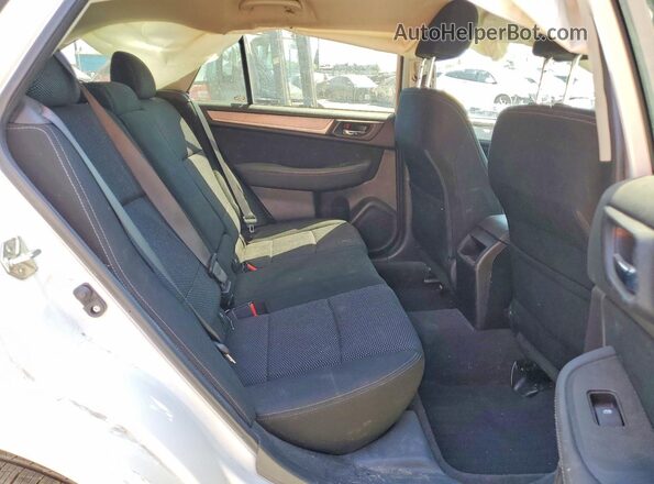 4S4BSAFC2H3309906 2017 SUBARU OUTBACK White Widok wnętrza z tyłu
