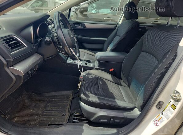 4S4BSAFC2J3389780 2018 SUBARU OUTBACK Белый Вид салона спереди