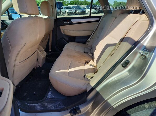 4S4BSAFC5J3270914 2018 SUBARU OUTBACK Cream Vista interior trasera