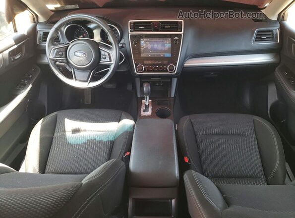 4S4BSAFC7J3289447 2018 SUBARU OUTBACK Silver Առջևի վահանակի տեսք