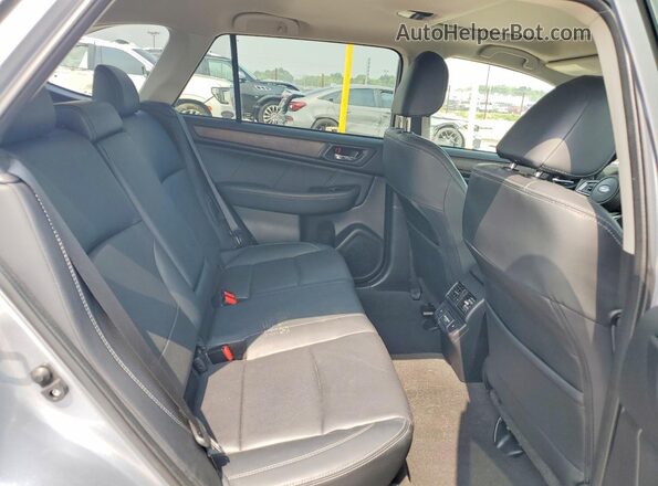 4S4BSAKC4J3396817 2018 SUBARU OUTBACK Silver Widok wnętrza z tyłu
