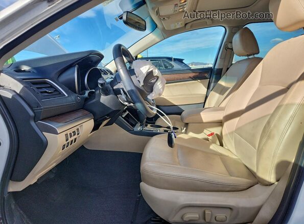 4S4BSAKC5J3338196 2018 SUBARU OUTBACK White Front interior view