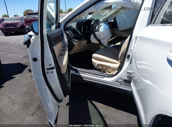 4S4BSANC0J3200965 2018 SUBARU OUTBACK White Widok wnętrza z przodu