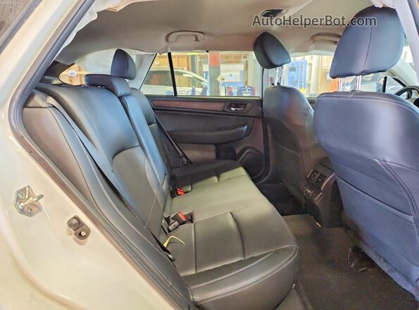4S4BSANC2J3354092 2018 SUBARU OUTBACK White Rear interior view