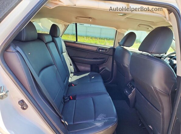4S4BSANC4J3204176 2018 SUBARU OUTBACK White უკანა სალონის ხედი