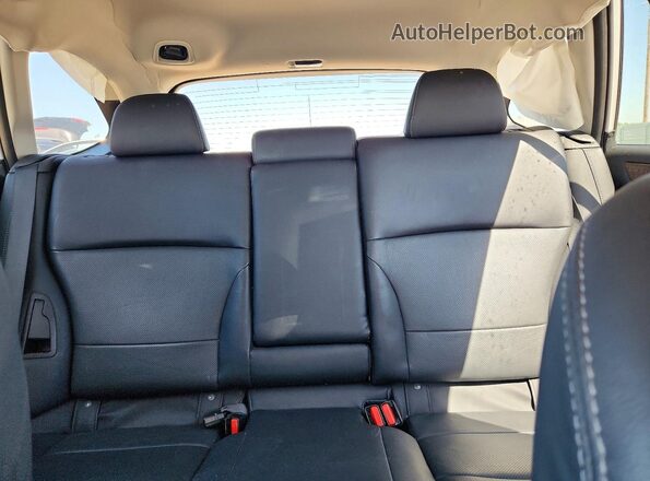 4S4BSANC4J3204176 2018 SUBARU OUTBACK White უკანა სავარძლების ხედი