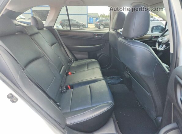 4S4BSANC5H3292407 2017 SUBARU OUTBACK White Widok tylnych siedzeń