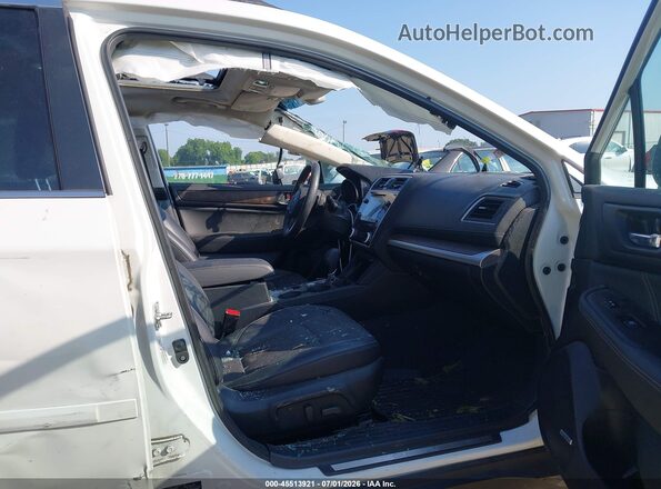 4S4BSANC5J3333916 2018 SUBARU OUTBACK White Front interior view