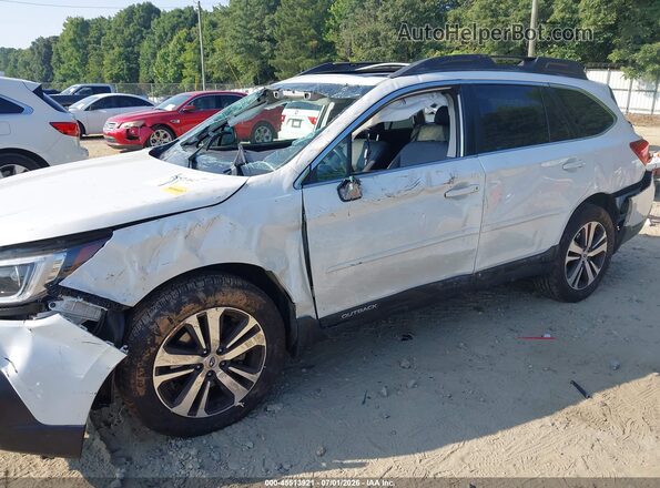 4S4BSANC5J3333916 2018 SUBARU OUTBACK White Rear interior view