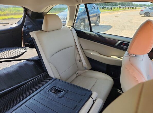 4S4BSANC6H3367003 2017 SUBARU OUTBACK White Вид задньої частини салону