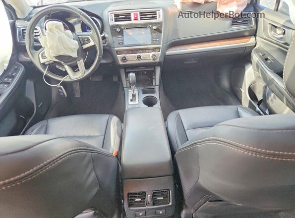 4S4BSANC7H3428875 2017 SUBARU OUTBACK Silver Widok deski rozdzielczej
