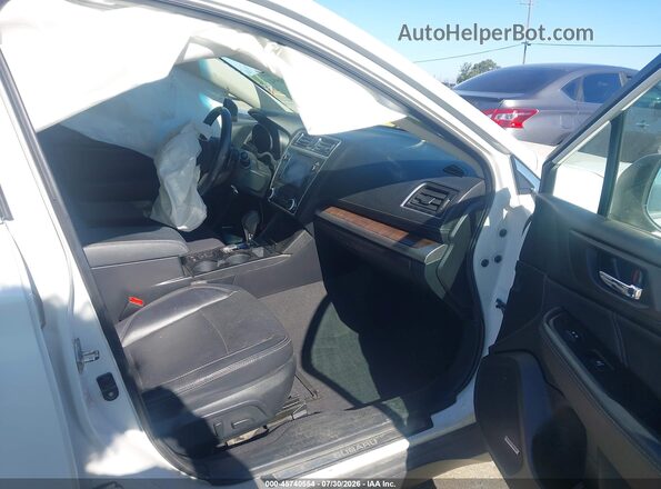 4S4BSANC7J3306040 2018 SUBARU OUTBACK White Вид салону спереду