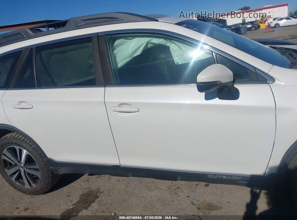 4S4BSANC7J3306040 2018 SUBARU OUTBACK White Вид задньої частини салону