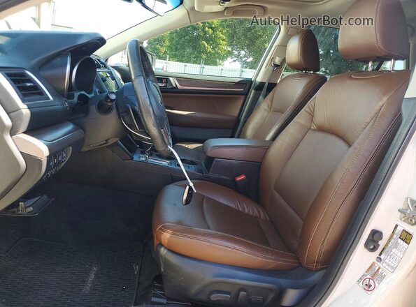 4S4BSATC2H3306900 2017 SUBARU OUTBACK Белый Вид салона спереди