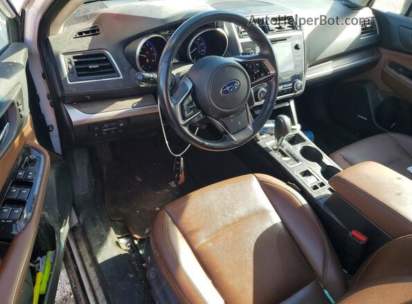 4S4BSATC2J3351213 2018 SUBARU OUTBACK White Widok deski rozdzielczej