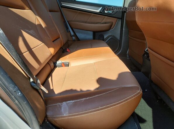 4S4BSATCXH3329647 2017 SUBARU OUTBACK White Widok wnętrza z tyłu