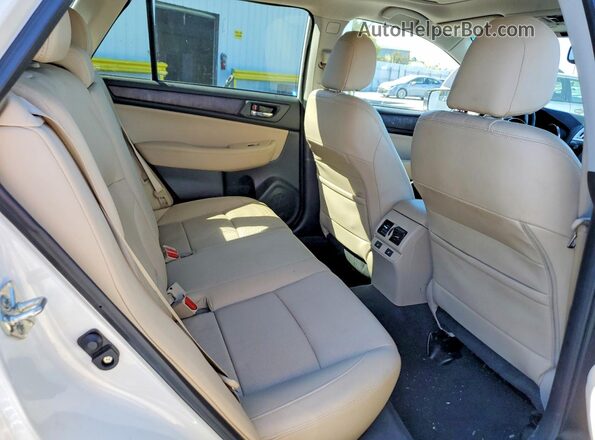 4S4BSBLC3G3328585 2016 SUBARU OUTBACK White Vista de los asientos traseros