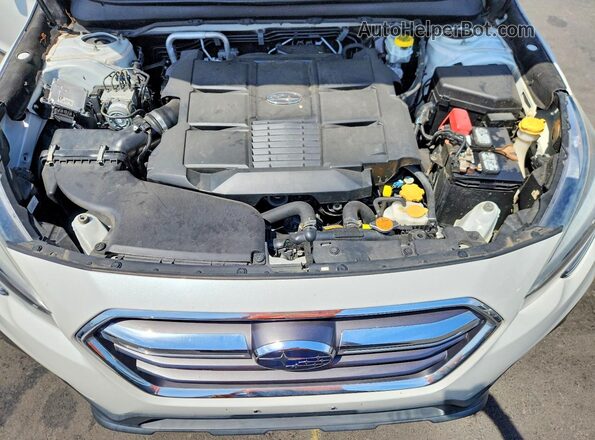 4S4BSENC0K3313534 2019 SUBARU OUTBACK White Widok wnętrza z tyłu