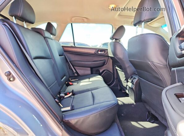 4S4BSENC4H3343872 2017 SUBARU OUTBACK Silver Rear interior view