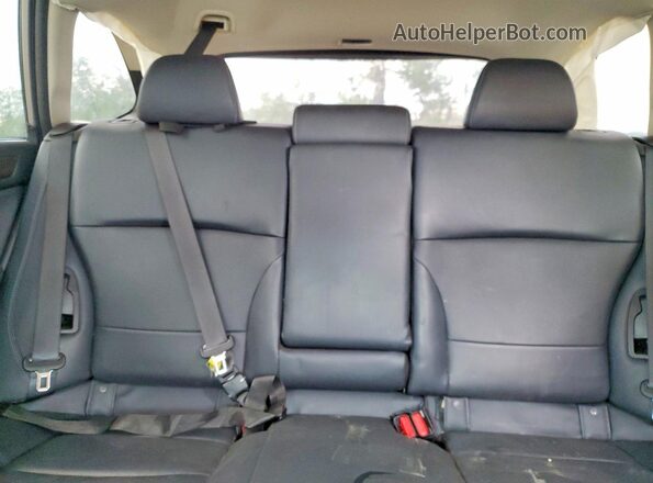4S4BSENCXK3252452 2019 SUBARU OUTBACK Silver Widok tylnych siedzeń