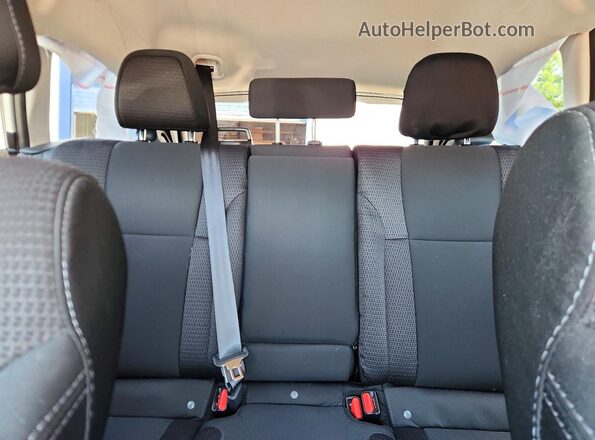4S4BTAFC5S3152229 2025 SUBARU OUTBACK White Widok tylnych siedzeń