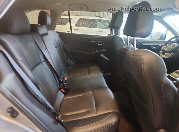 4S4BTAMC3M3195084 2021 SUBARU OUTBACK Silver Widok wnętrza z tyłu