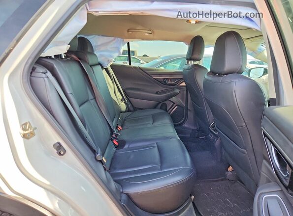 4S4BTANC0L3154361 2020 SUBARU OUTBACK White უკანა სავარძლების ხედი