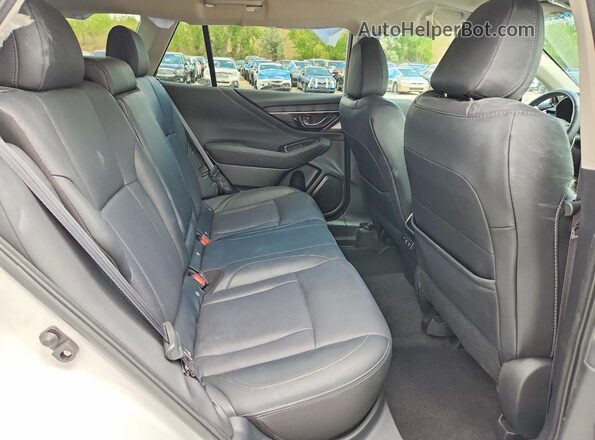 4S4BTANC2M3216831 2021 SUBARU OUTBACK White Widok wnętrza z tyłu