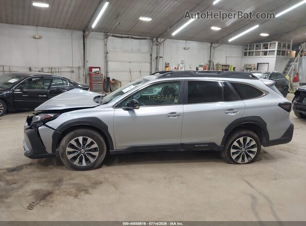 4S4BTANC3S3222537 2025 SUBARU OUTBACK Silver Widok wnętrza 360 stopni