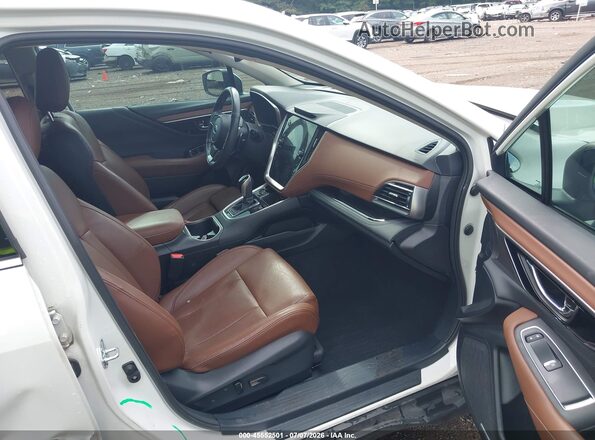 4S4BTAPC0R3150722 2024 SUBARU OUTBACK White Front interior view