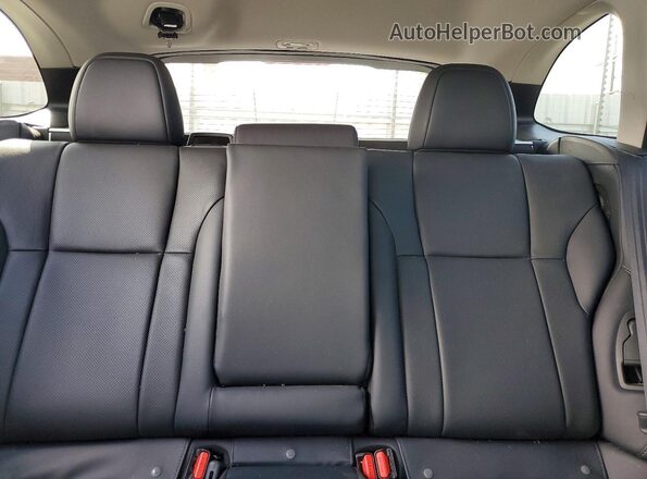 4S4BTAPC0R3198379 2024 SUBARU OUTBACK Silver უკანა სავარძლების ხედი