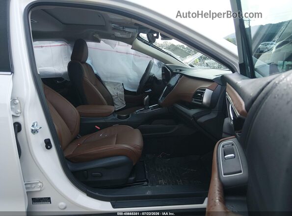 4S4BTGPD8S3232022 2025 SUBARU OUTBACK Белый Вид салона спереди