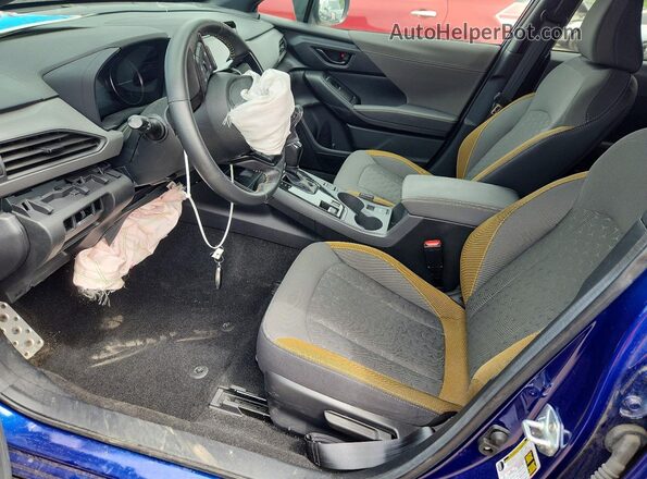 4S4GUHF63R3703368 2024 SUBARU CROSSTREK Blue Front interior view