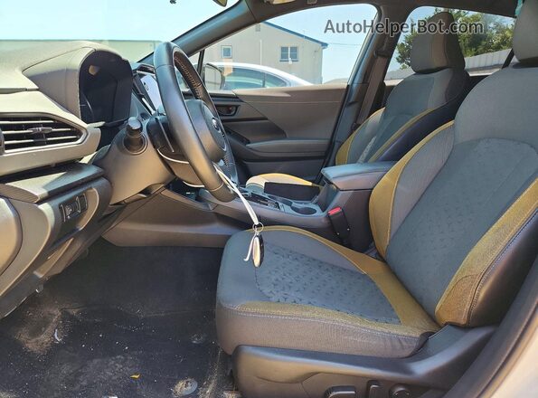 4S4GUHF66R3703512 2024 SUBARU CROSSTREK White Front interior view