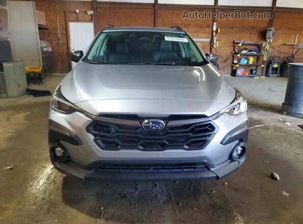 4S4GUHL65R3753385 2024 SUBARU CROSSTREK Silver Widok z przodu