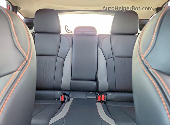 4S4GUHM66S3772435 2025 SUBARU CROSSTREK Maroon Vista de los asientos traseros