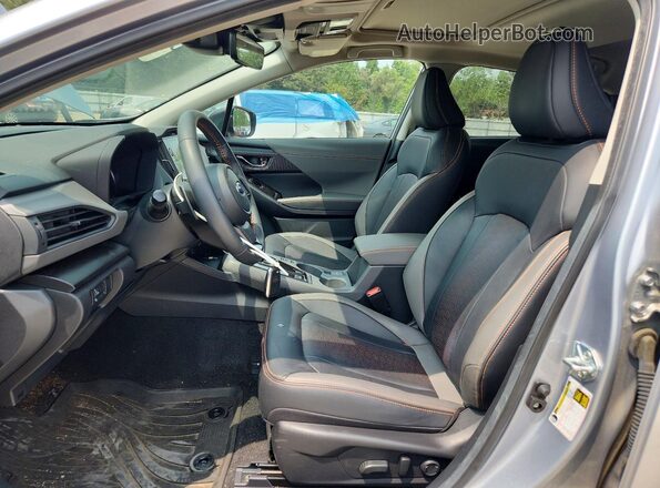 4S4GUHM69R3800481 2024 SUBARU CROSSTREK Серебряный Вид салона спереди
