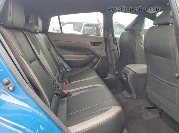 4S4GUHT63R3761212 2024 SUBARU CROSSTREK Blue Rear interior view