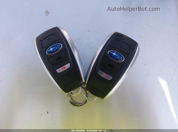 4S4GUHT66S3714956 2025 SUBARU CROSSTREK Silver Vista del salpicadero