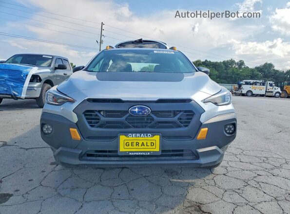 4S4GUHU64R3763534 2024 SUBARU CROSSTREK Silver Front view