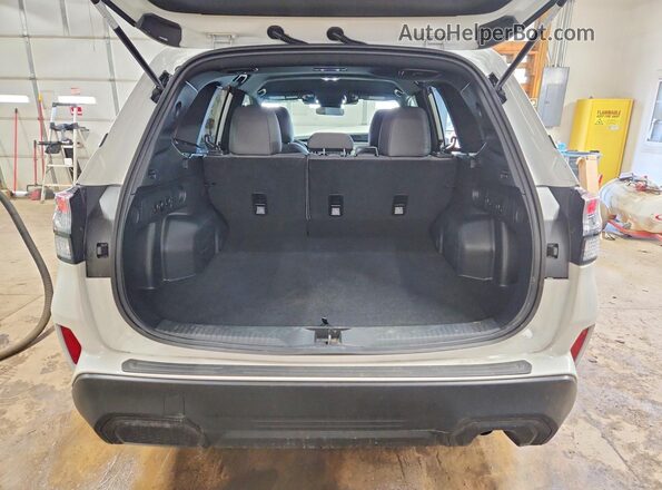 4S4SLDA65T3051163 2026 SUBARU FORESTER White უკანა ხედი