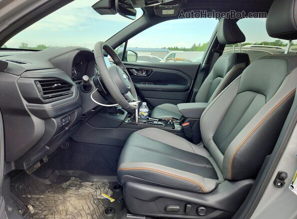 4S4SLDH67T3108176 2026 SUBARU FORESTER Gray Widok wnętrza z przodu