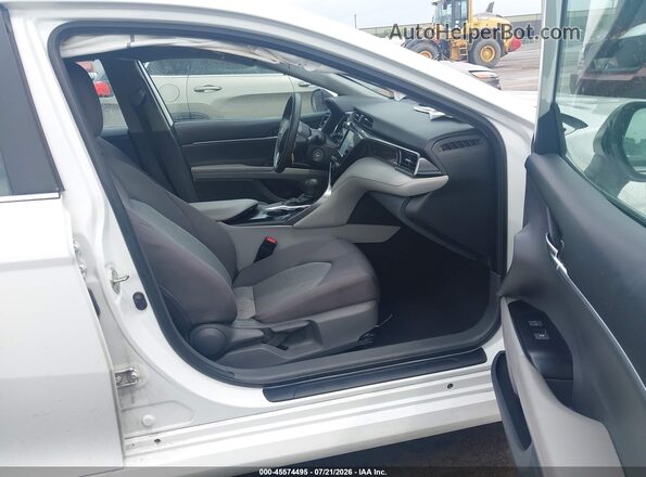 4T1A11AK7LU921082 2020 TOYOTA CAMRY Белый Вид салона спереди