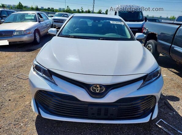4T1B11HK2JU076035 2018 TOYOTA CAMRY Белый Вид спереди