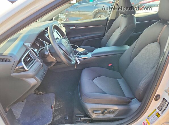 4T1B11HK2JU076035 2018 TOYOTA CAMRY Белый Вид салона спереди